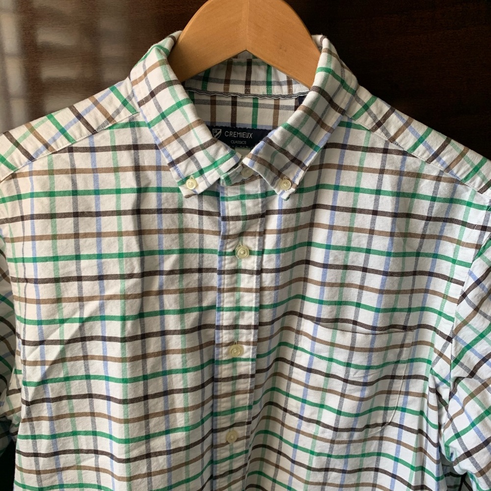 Classic Daniel Cremieux Button down shirt.
